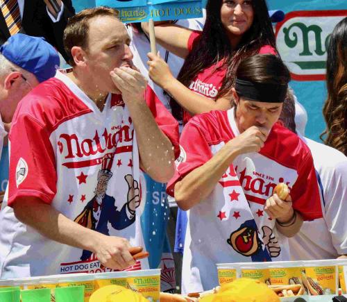 Man downs 72 hot dogs in 10 minutes to win US holiday eat-fe