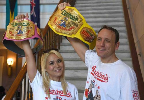 Man downs 72 hot dogs in 10 minutes to win US holiday eat-fe