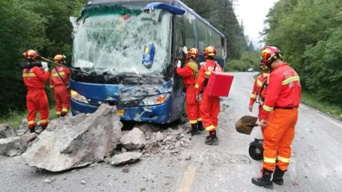 九寨沟地震至少19人死亡247人受伤