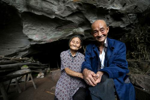 南充夫妻山洞居住54年 网友赞其神仙眷侣