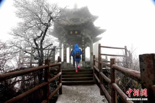 中国中东部地区迎来首场雪