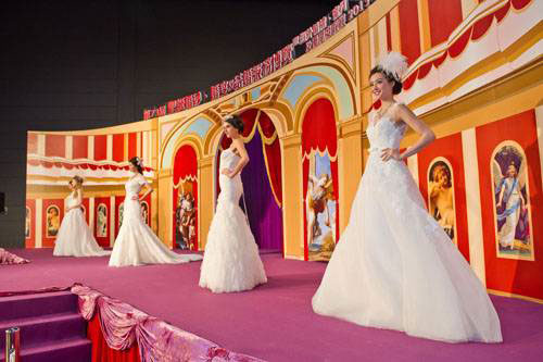 Pastel colors, two-piece gowns a hit at Hong Kong Wedding Fa