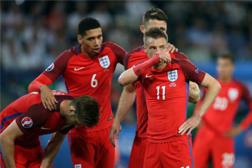 2016欧洲杯英语报道：Three Lions advance in second place in G