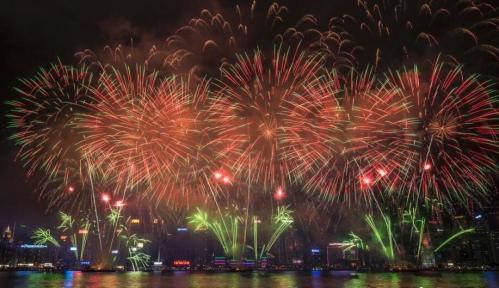 庆国庆 烟花点亮香港天空