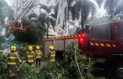 台风妮妲才袭香港，又席卷中国南部