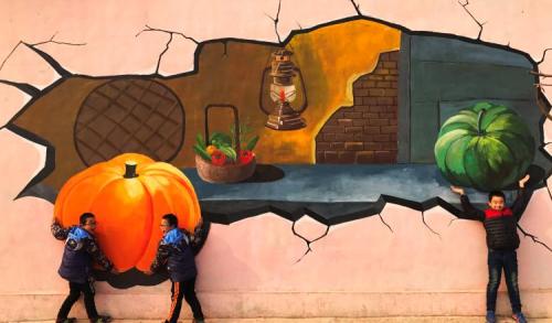 3D murals helping village eliminate poverty