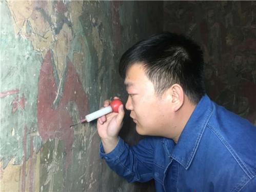 A third-generation restorer preserves Dunhuang frescoes