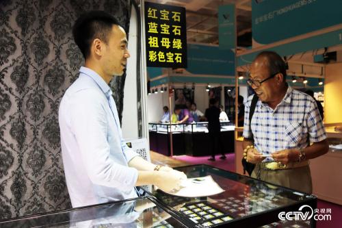 Gems sparkle at 2017 Beijing Summer Jewelry Fair