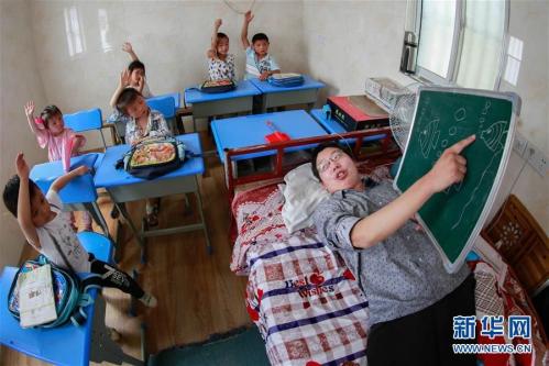 A disabled man Ye Haitao and his classroom with love