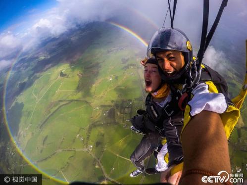 Man captures circular rainbow while skydiving