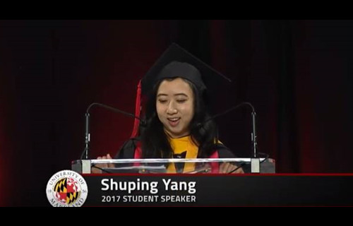 马里兰大学一中国留学生毕业演讲涉嫌辱华：美国的空气多么香甜！