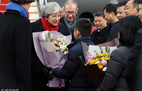 英国首相飞抵武汉开启访华之旅 首站前往武大